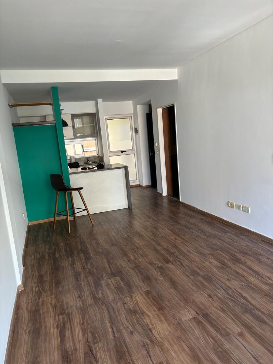 Gorriti 1851 Monoambiente en 1º Piso , luminoso con balcón