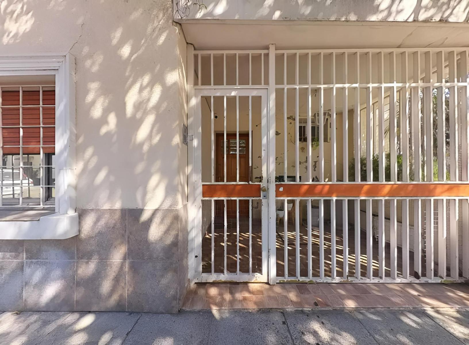 Venta de casa con cochera - Liniers Capital Federal