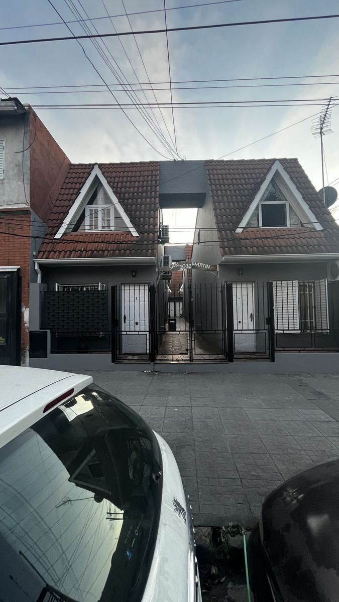 Excelente duplex tres ambientes