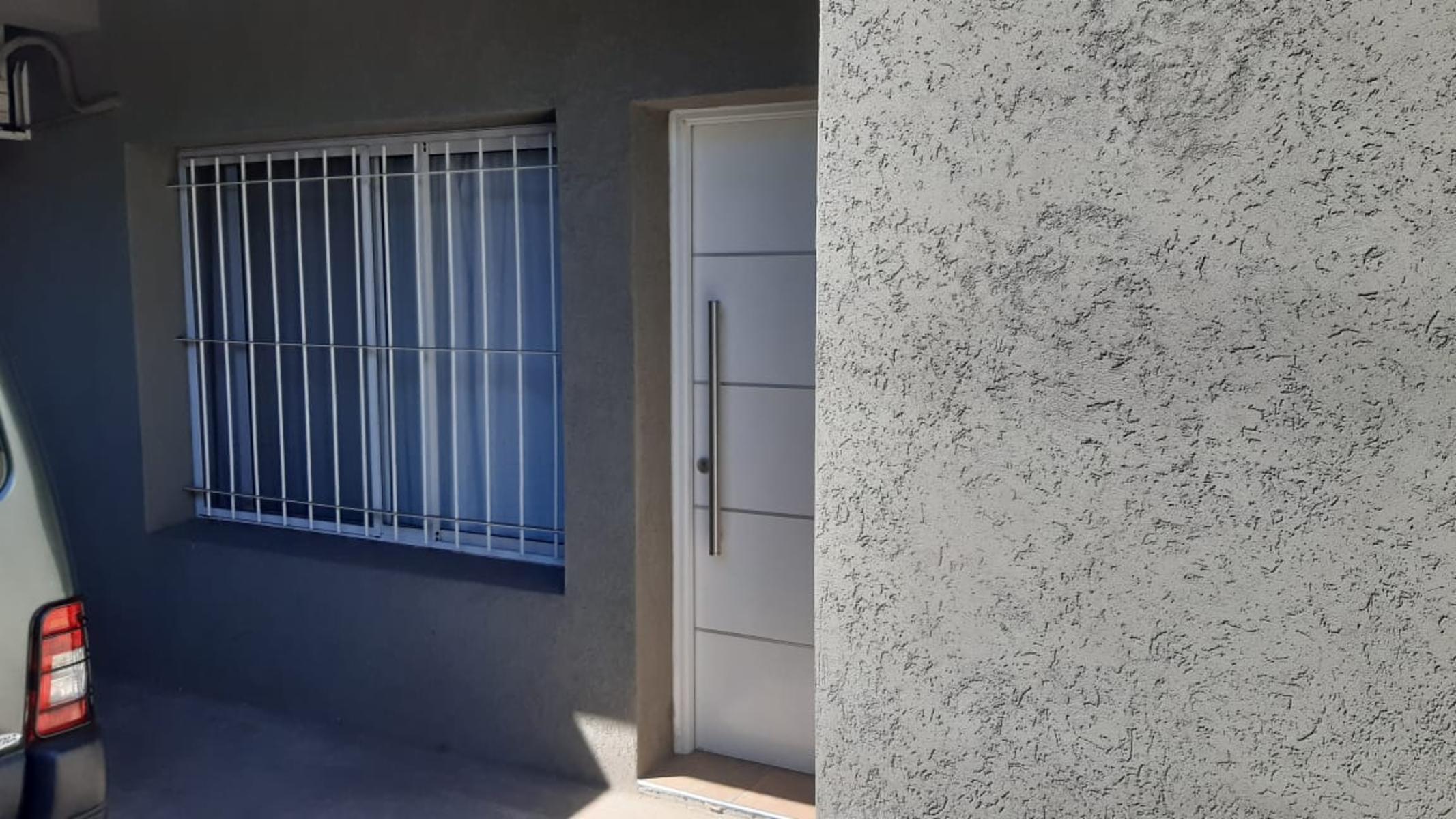 VILLA LUZURIAGA - Excelente Casa Americana 3 Amb sobre lote 10x30