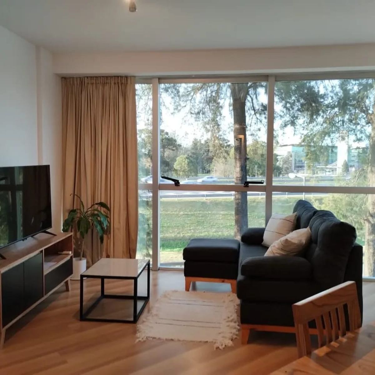 ALQUILER CON MUEBLES. COCHERA- CONCORD PILAR KM 50