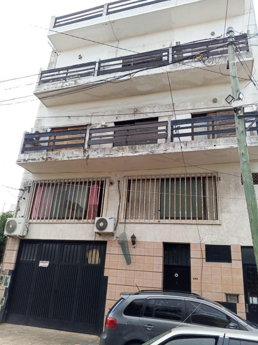 Departamento de Dos Ambientes con Balcon en Primer Piso