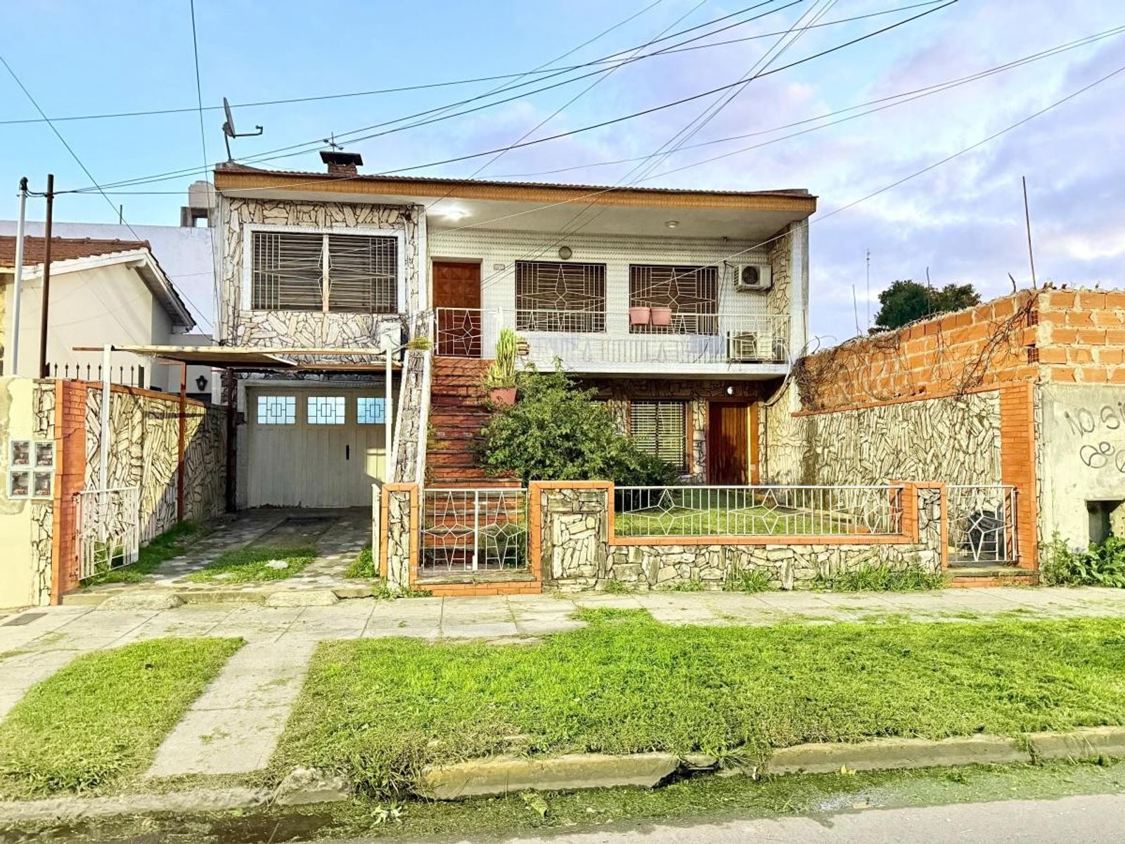 Excelente Casa Multifamiliar en Lote Propio en San Justo