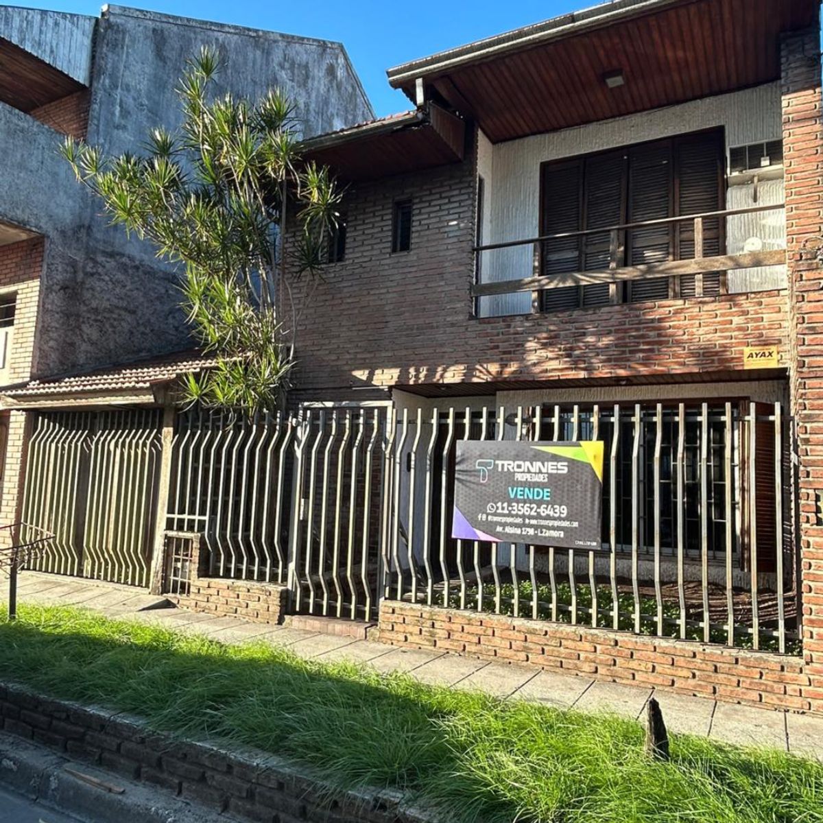 Casa en Venta 4 Ambientes Garaje Doble - Fondo Verde - Ideal Familia - Lanús