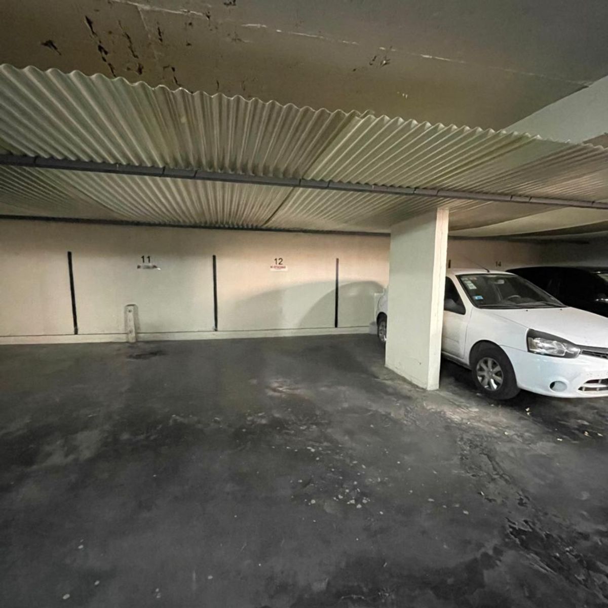 Alquiler Cochera Cubierta Subterránea - a 1 Cuadra Estación de Lomas de Zamora - Oportunidad