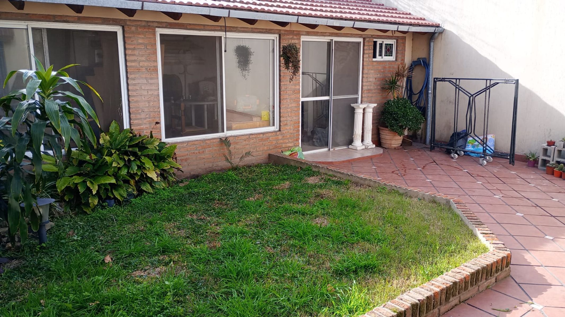 # MIRA ESTO # CASA # 4 AMB # JARDIN Y PATIO # QUINCHO C/ PARRILLA # 3 BAÑOS