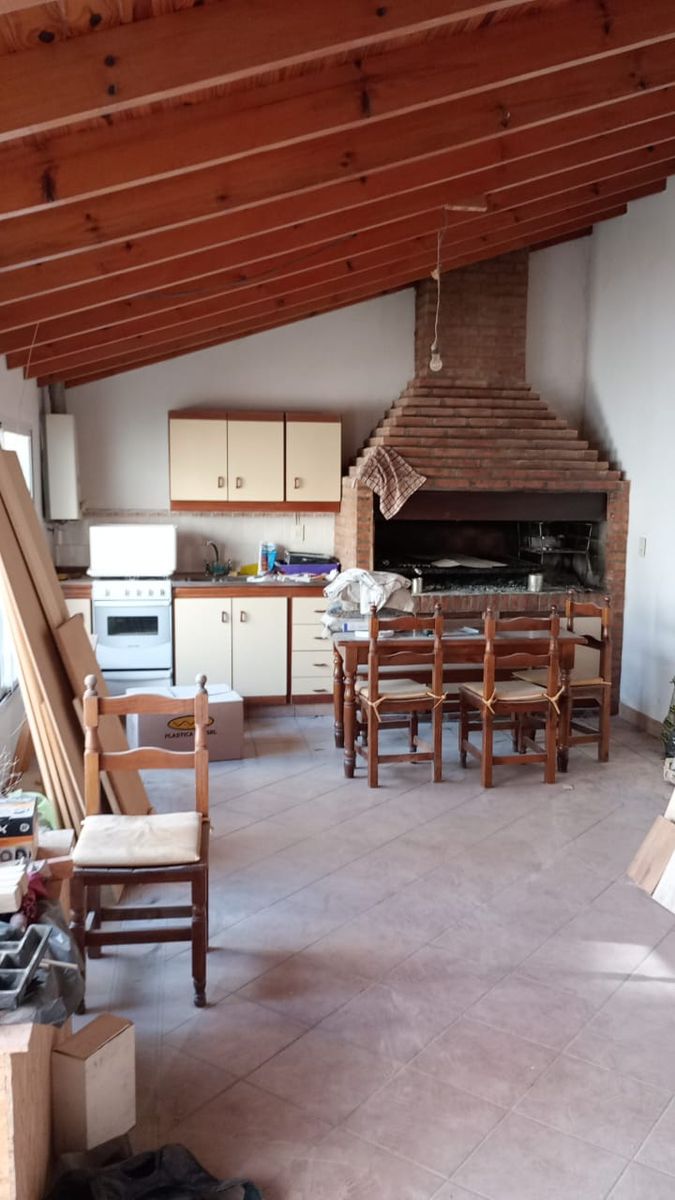 # MIRA ESTO # CASA # 4 AMB # JARDIN Y PATIO # QUINCHO C/ PARRILLA # 3 BAÑOS