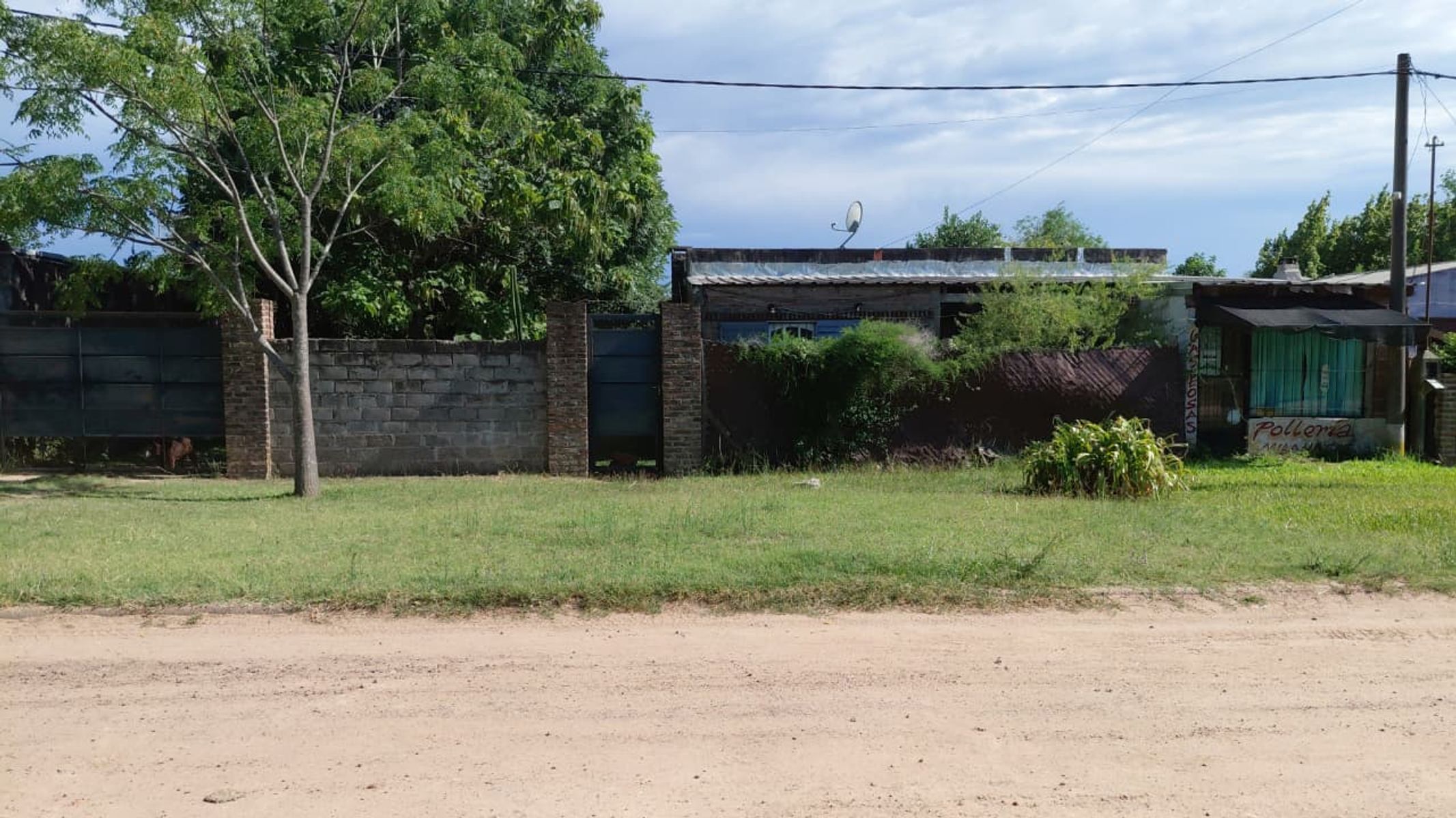 PROPIEDAD EN VENTA CON LOCAL COMERCIAL Y DEPOSITO