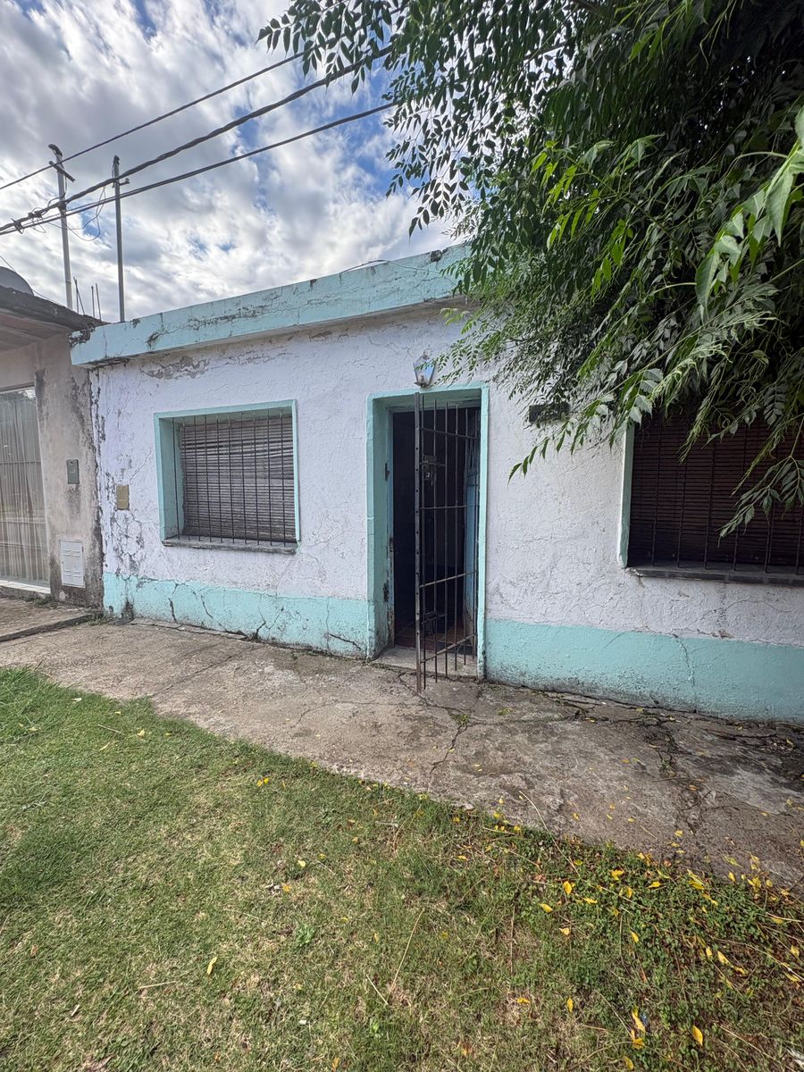 Casa a refaccionar con 2 dormitorios