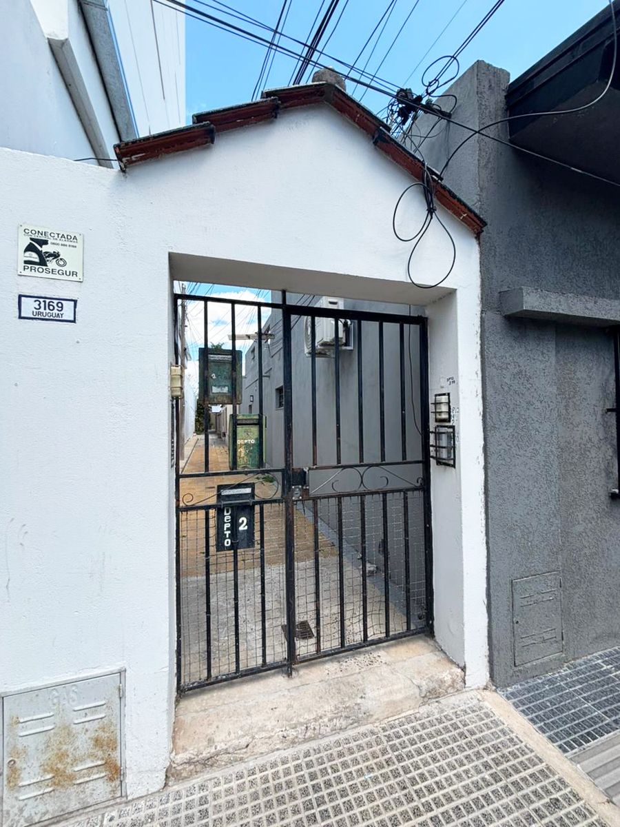 Departamento Interno de 2 Dorm. en Barrio Sur (No Ph)