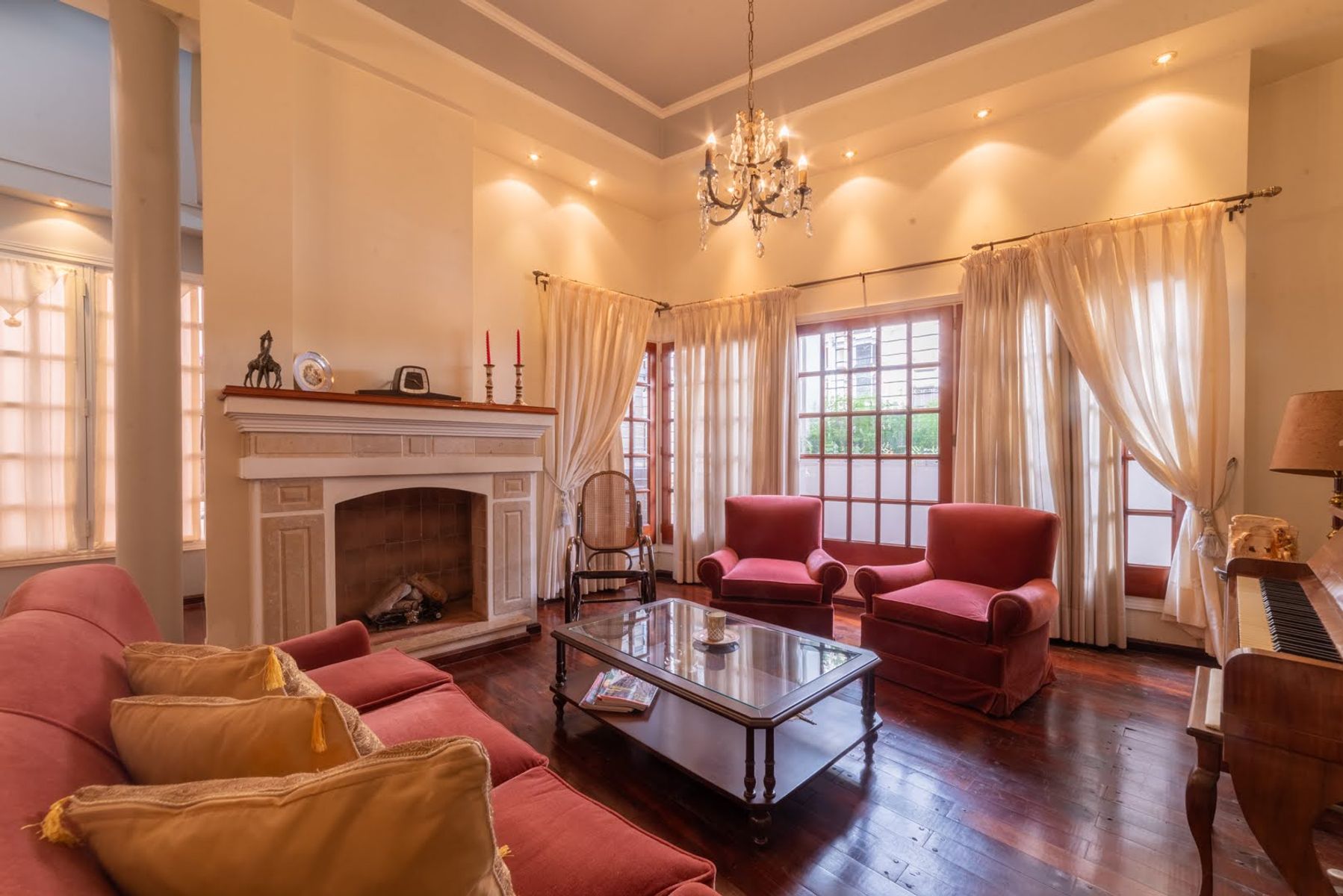 Casa de Catego 4 Dorm. con Cochera en Barrio Centro