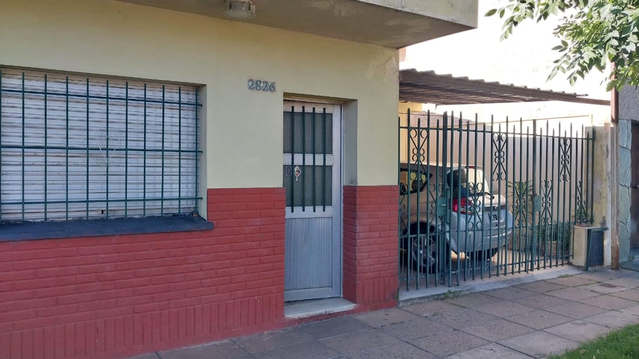 CASA A MODERNIZAR CON COCHERA EN ZONA COLEGIO VERNA