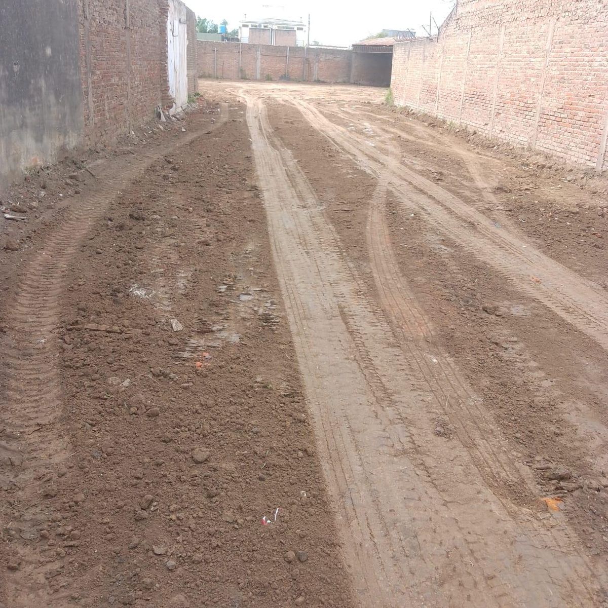 CINCO TERRENOS Y UN GALPÓN SOBRE AV BLAS PARERA AL 8800
