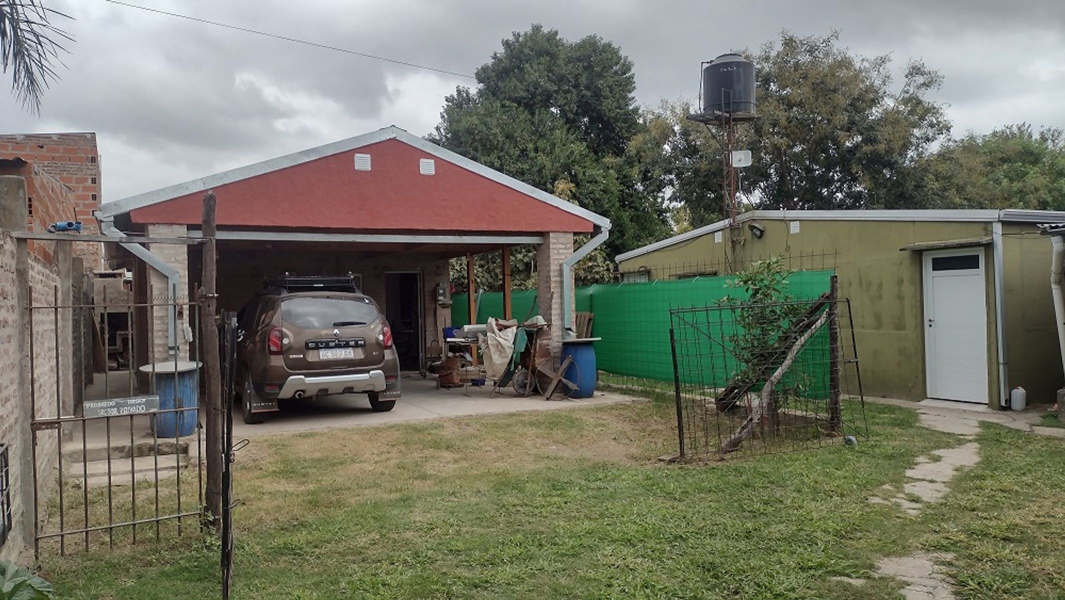 DOS CASAS SOBRE LOTE INTERNO EN RECREO