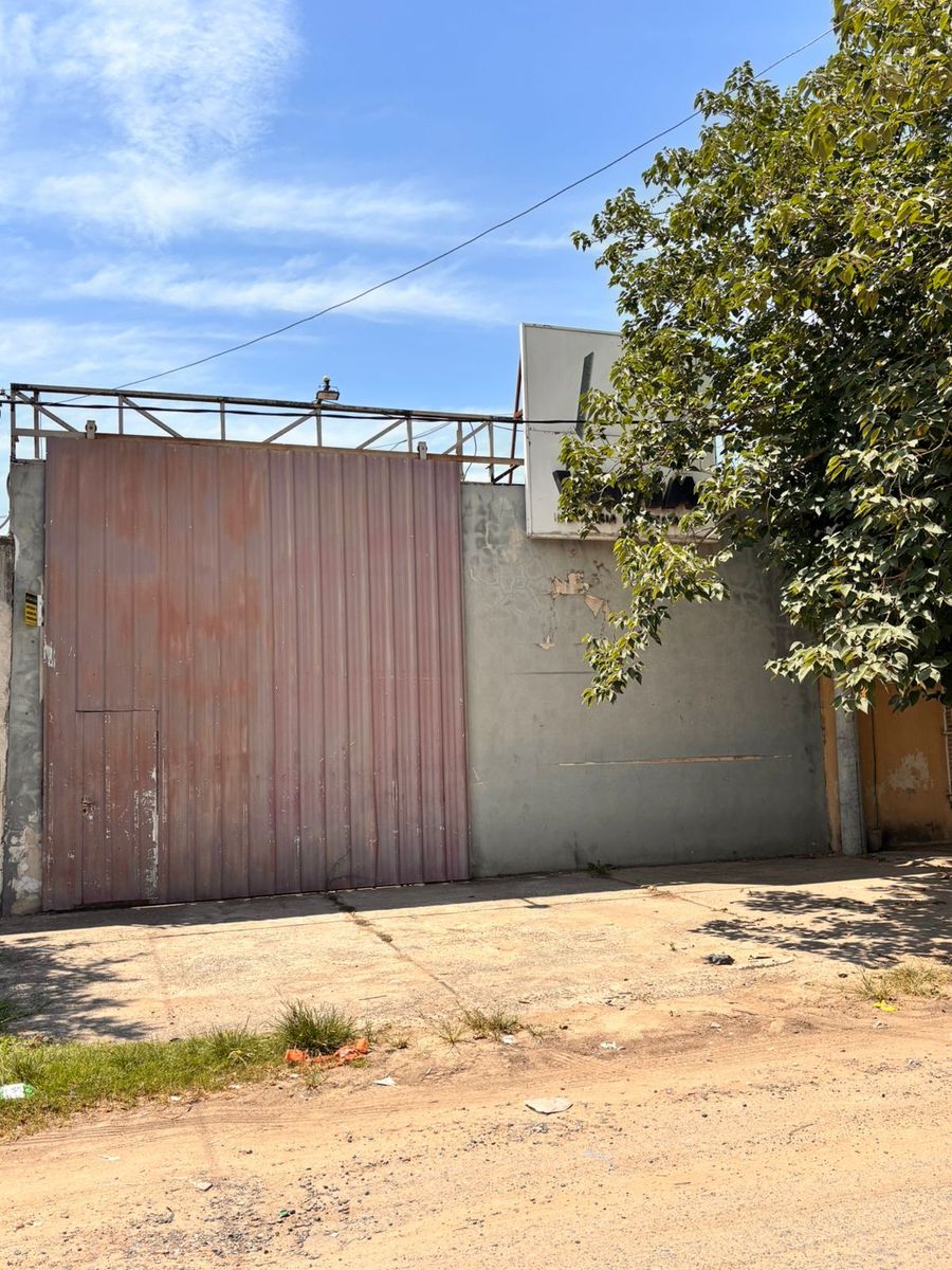 Terreno con Galpon a m de Av Peñaloza