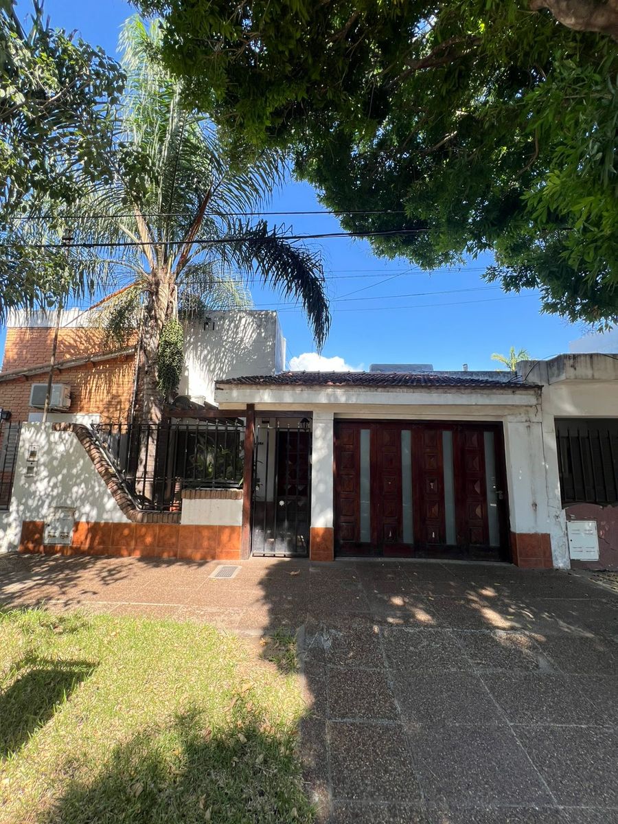 Casa de 3 Dorm. en Barrio Fomento 9 de Julio