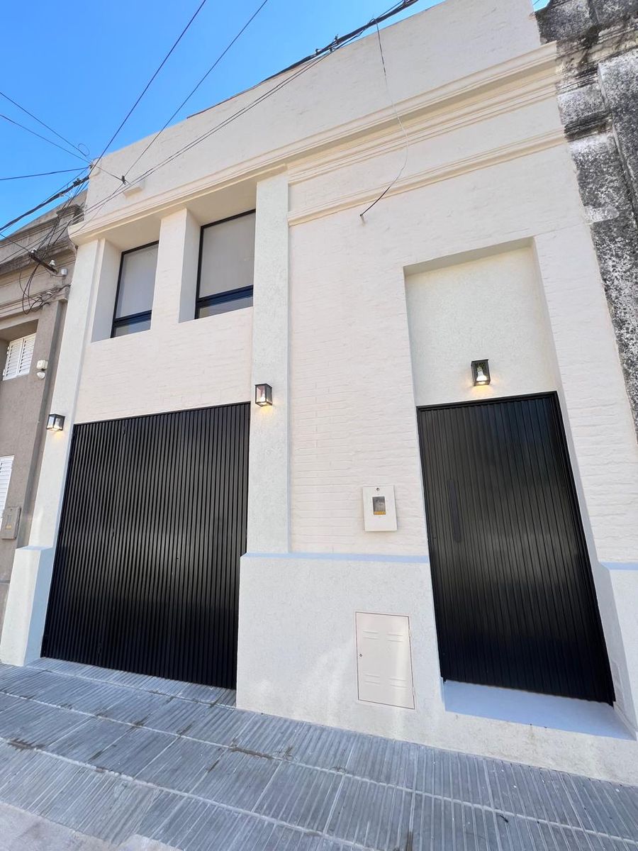 Casa a Estrenar con Pileta, Galeria y Cochera en Candioti Sur