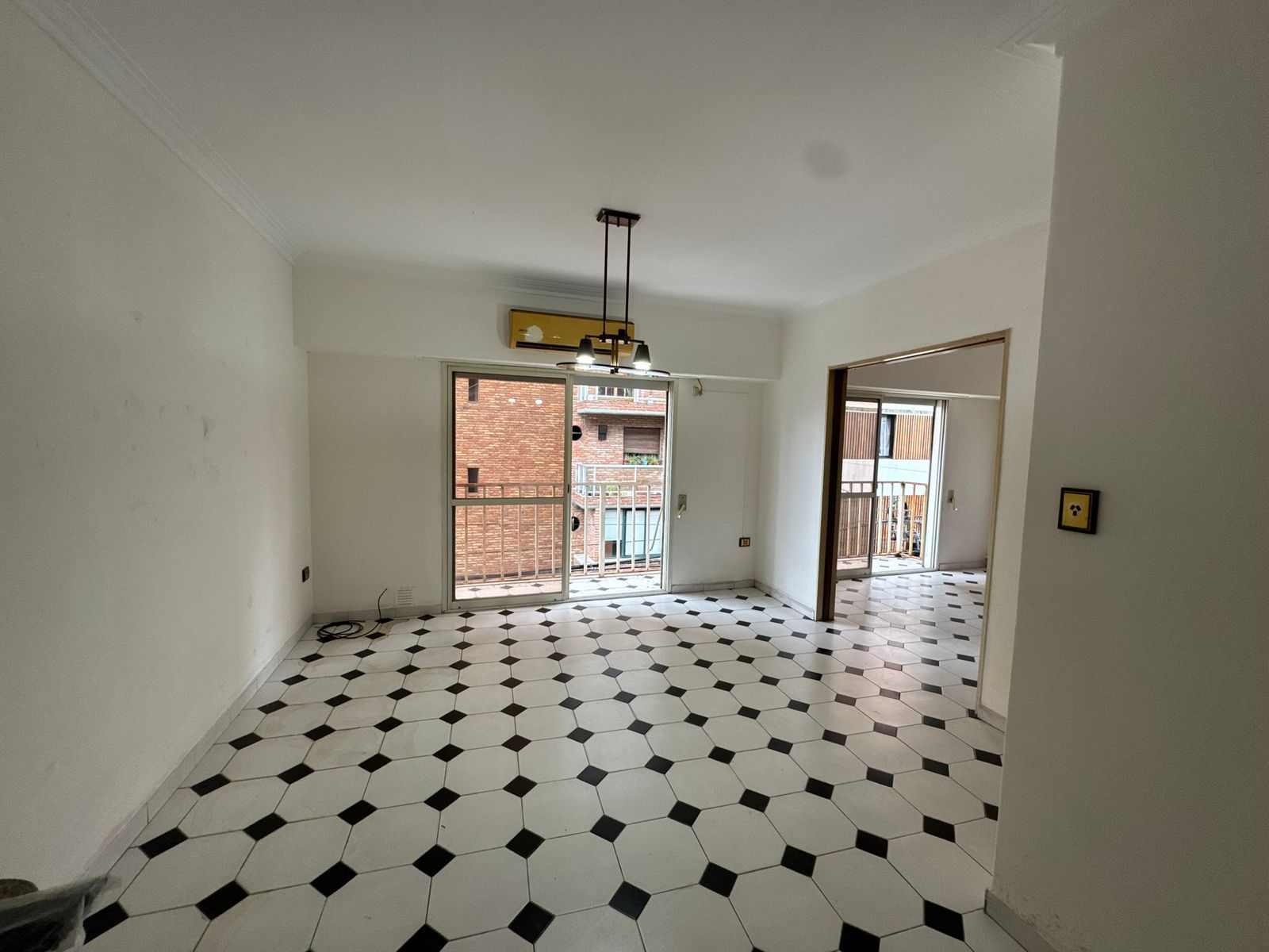 AMPLIO DEPARTAMENTO DE 2 DORMITORIOS EN MICROCENTRO