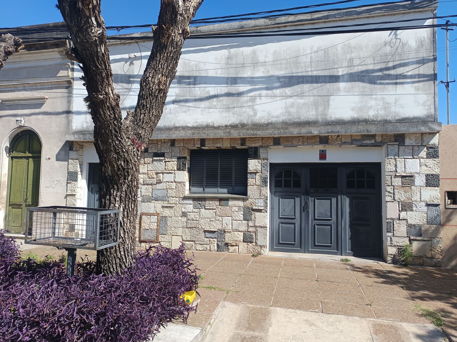 Casa muy amplia a 3 cuadras de Av. Freyre