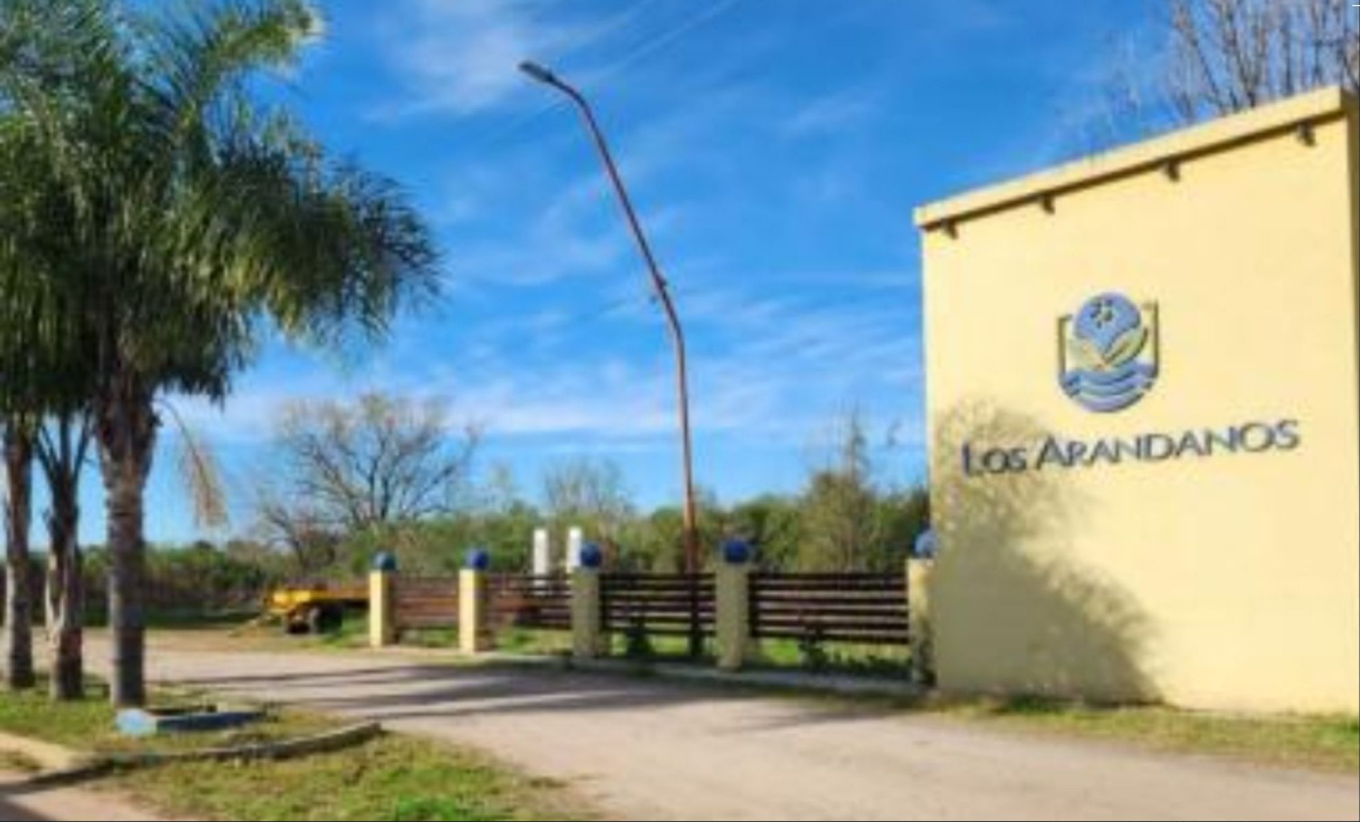 Casa Nueva con Piscina en Los Arándanos en Desvío Arijón