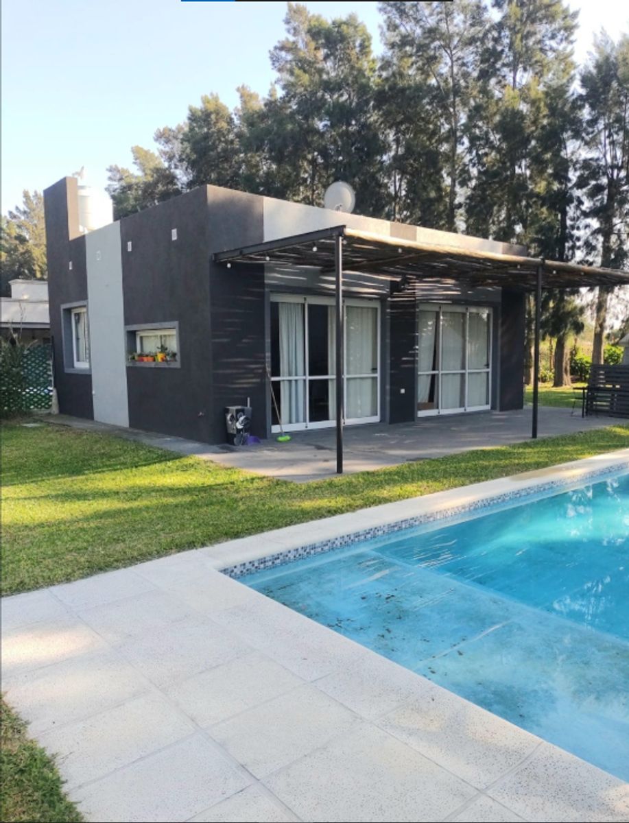 VENTA Casa con Piscina y Gran Predio. Los Arándanos