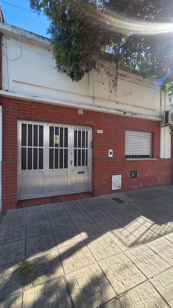 CASA A MODERNIZAR/REFACCIONAR EN FOMENTO 9 DE JULIO