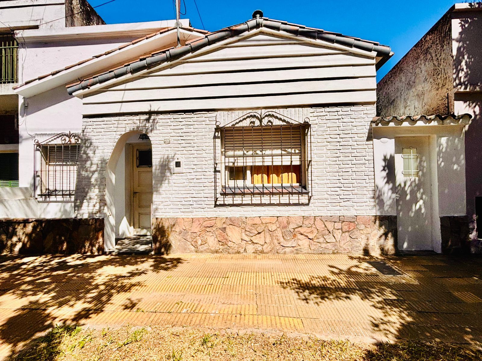 CASA 2 DORMITORIOS EN CANDIOTI SUR