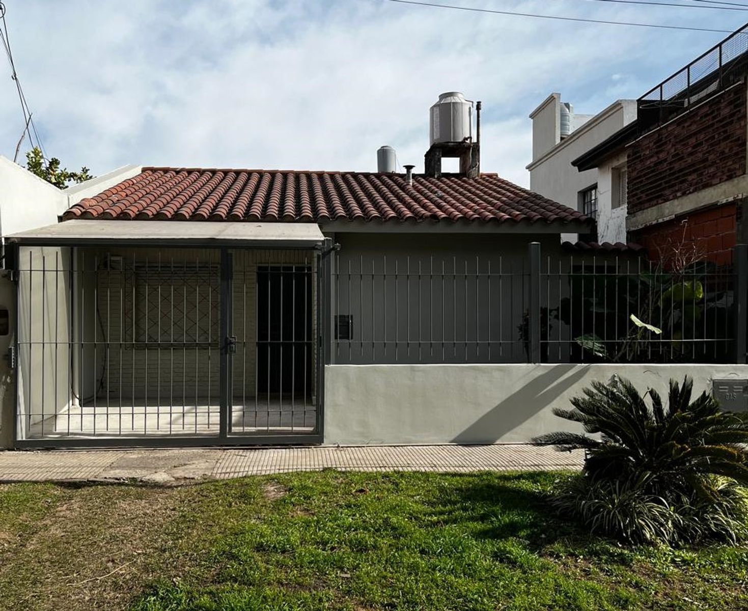 CASA EN VENTA EN BARRIO GUADALUPE DOS DORMITORIOS