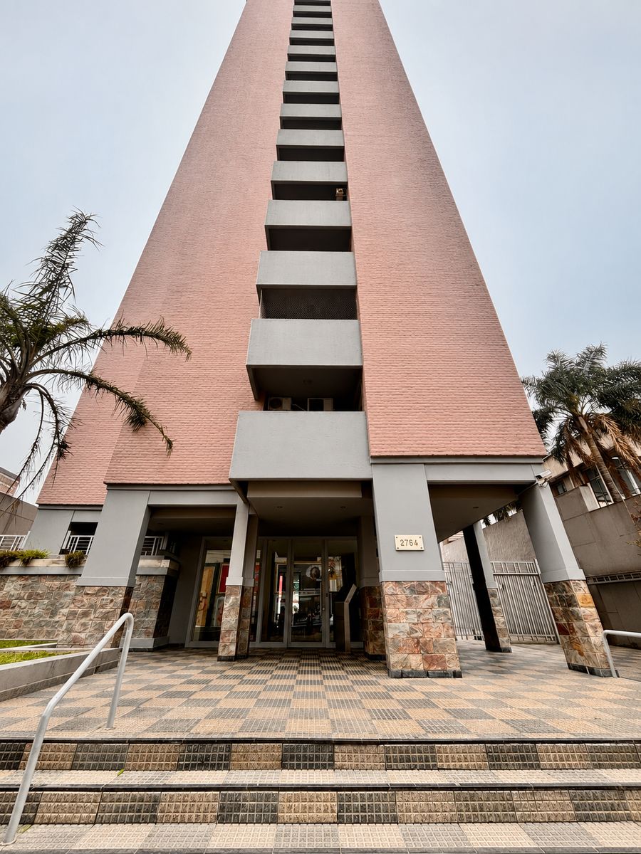 DEPARTAMENTO DOS DORMITORIOS Y COCHERA EN EL CENTRO
