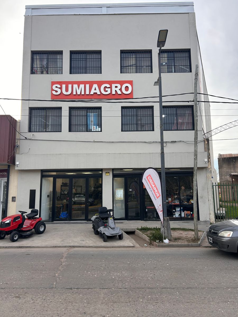 Salón comercial de grandes dimensiones en zona norte