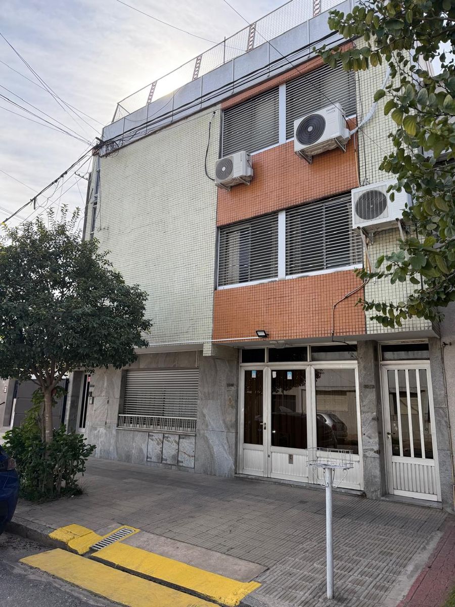 DEPARTAMENTO EN VENTA LA RIOJA 3558 - 2.º piso por escalera | Santa Fe