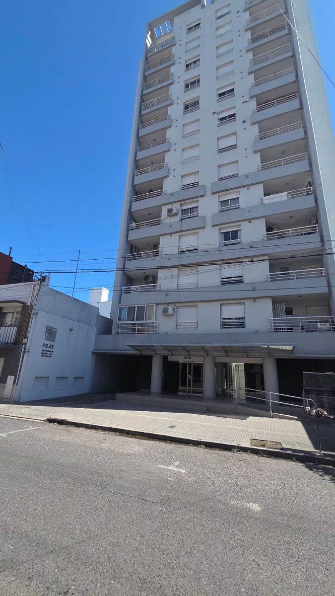 DEPARTAMENTO CÉNTRICO CON COCHERA
