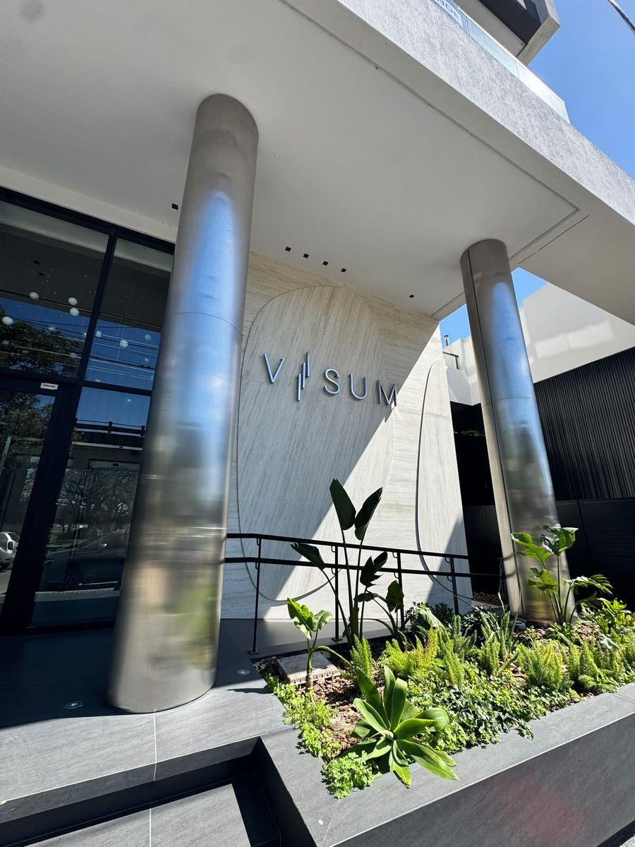 Semi Piso de Categoría en Edificio Visum con terraza propia