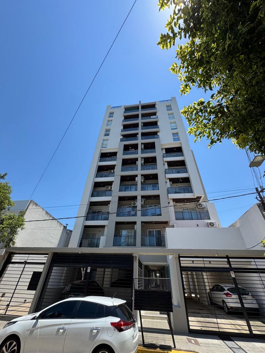 VENTA Monoambiente con balcón y cochera