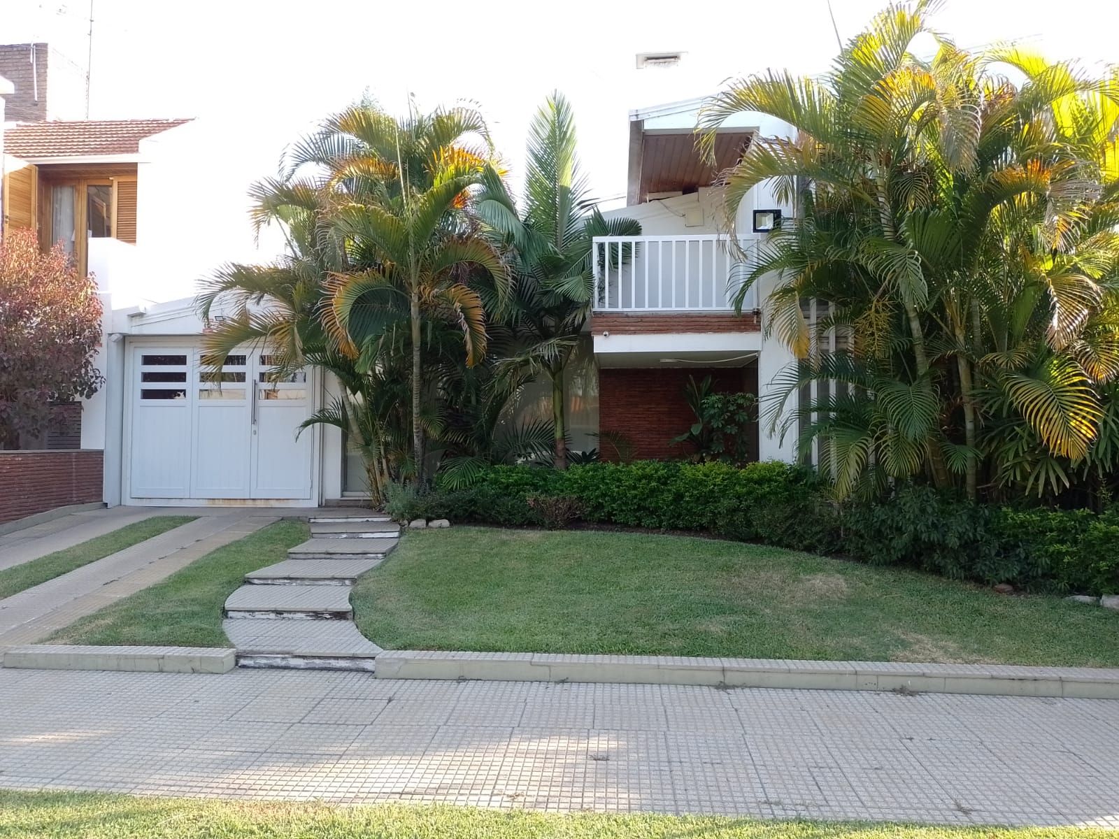 CASA A METROS DE LA COSTANERA