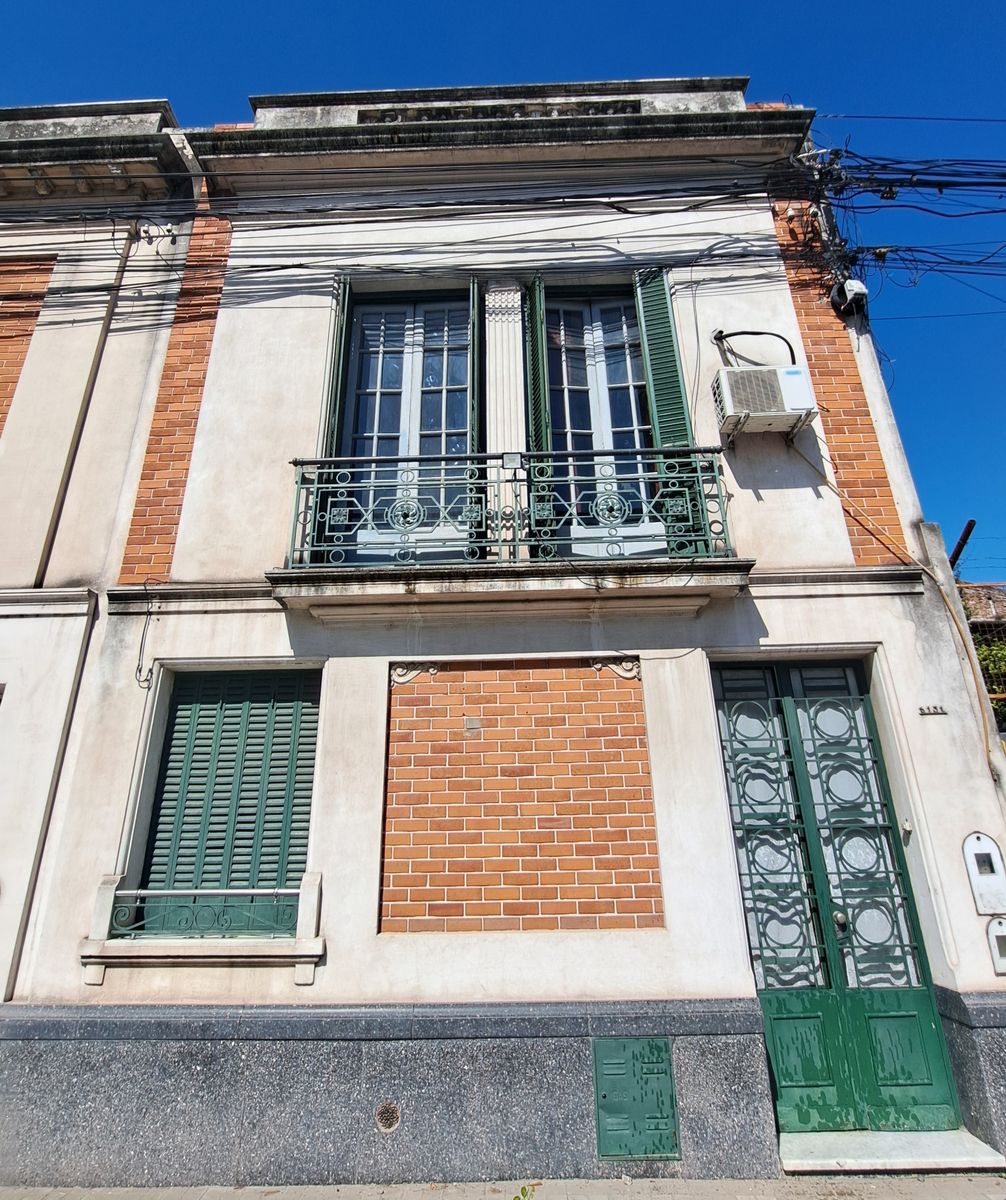 CASA EN BARRIO CONSTITUYENTES