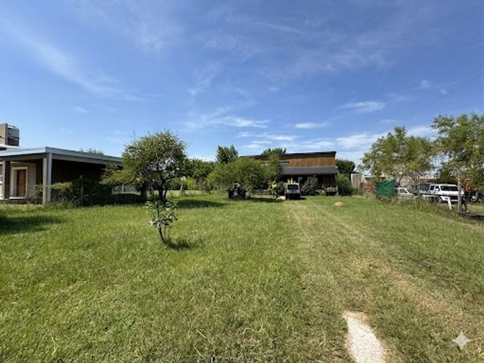 VENTA casa con amplio terreno en ruta 1