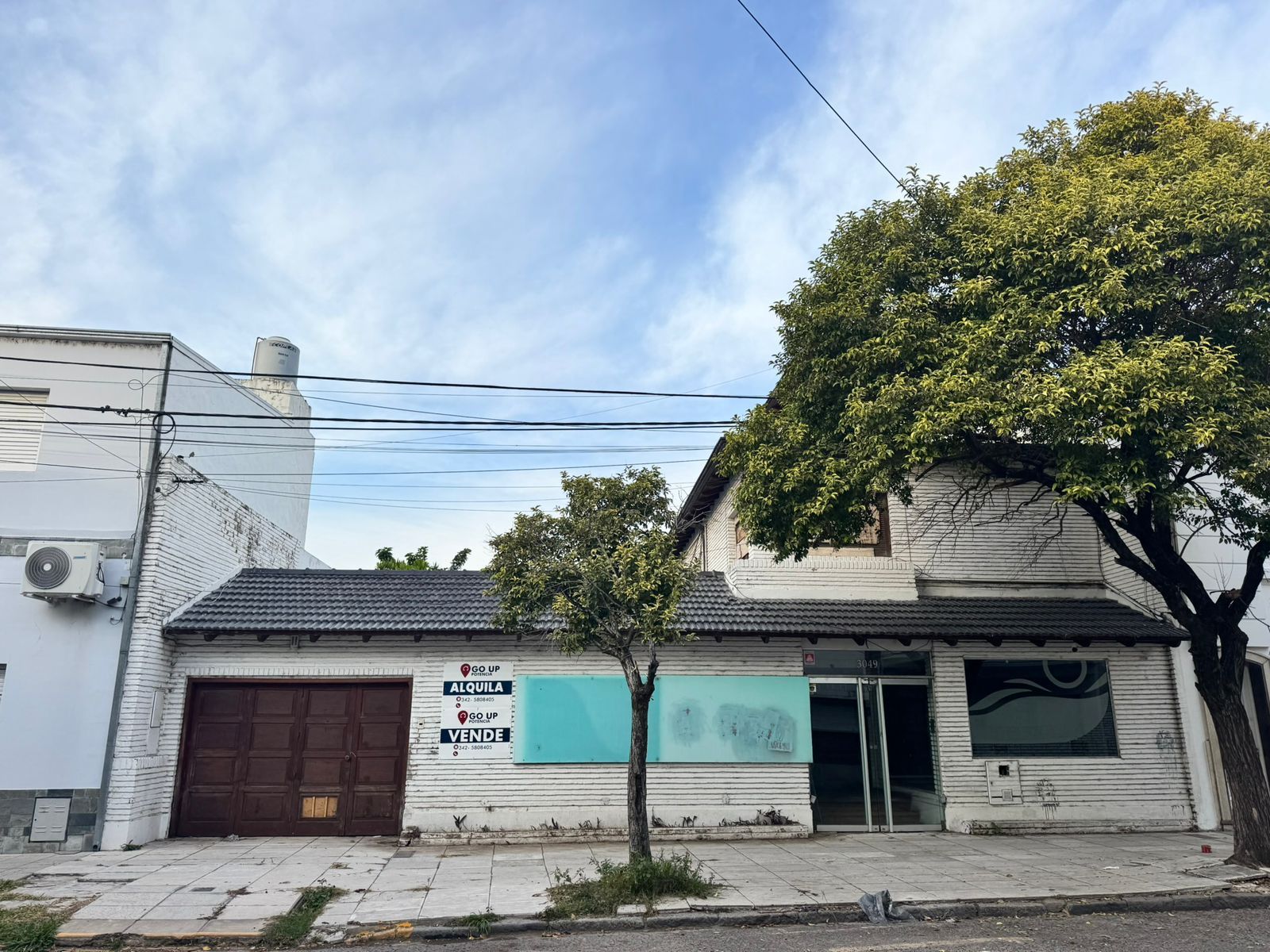 Importante Inmueble en Alquiler. Propiedad de 353 m2 ubicada en Hipólito Irigoyen 3049.