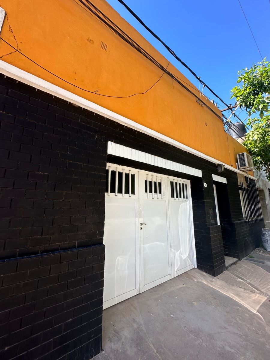 CASA EN RINCON CON PILETA