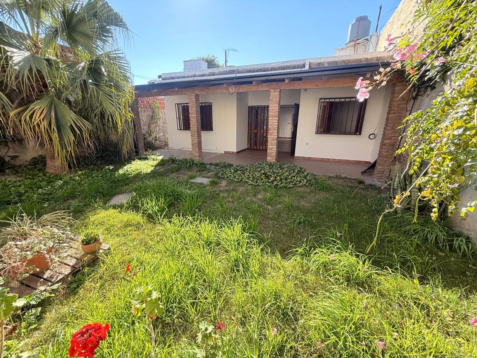 EN VENTA INTERNO CON COCHERA EN ZONA SUR