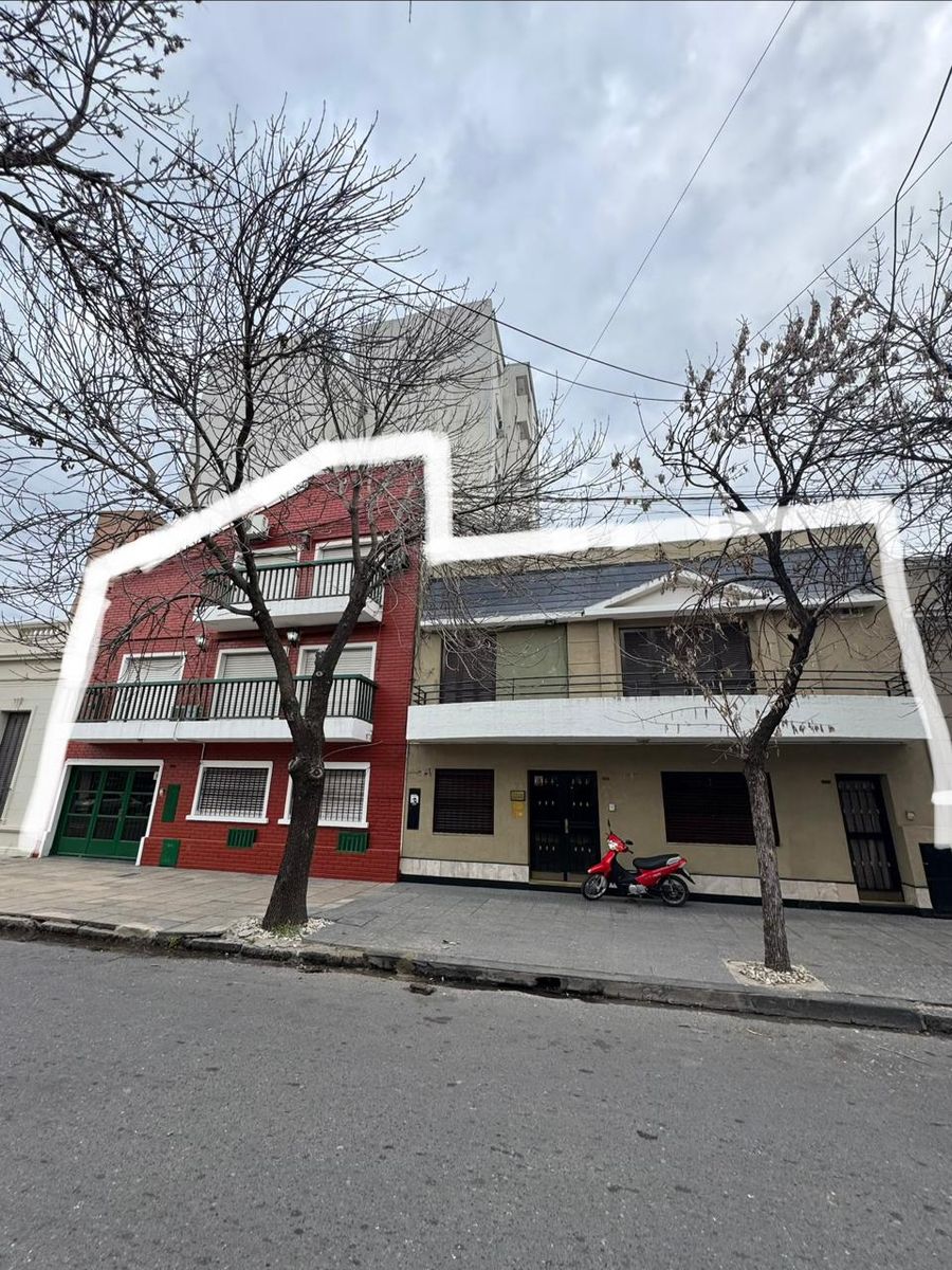 Venta con casa estudio profesional y departamento