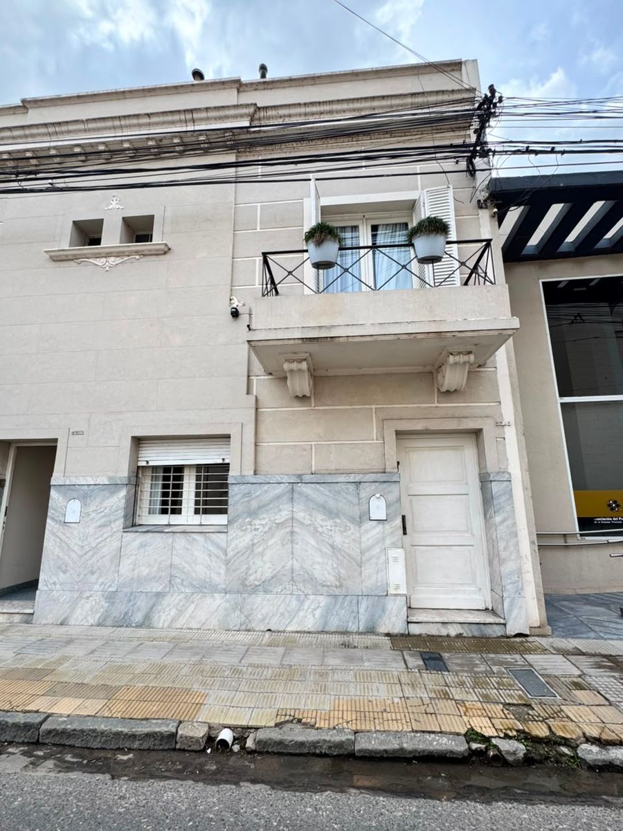 Interno Único en Barrio Sur, a metros del Centro Cívico y Comercial de la ciudad