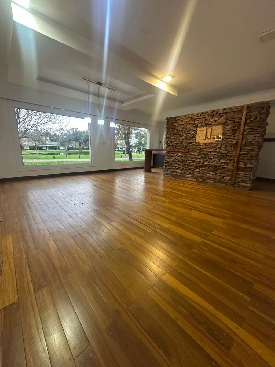 Alquiler casa de 3 dormitorios Barrio Las Almenas