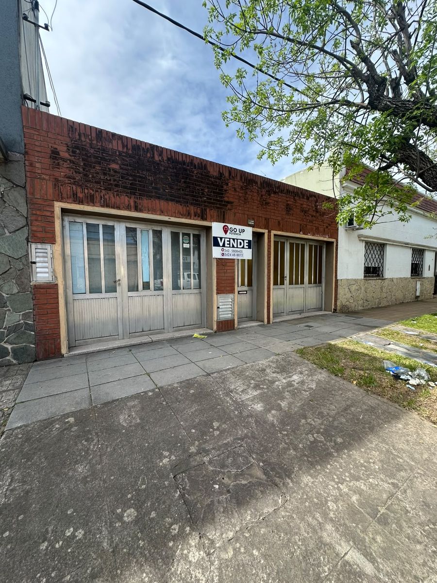 Venta Casa de 3 dormitorios con local comercial y cochera