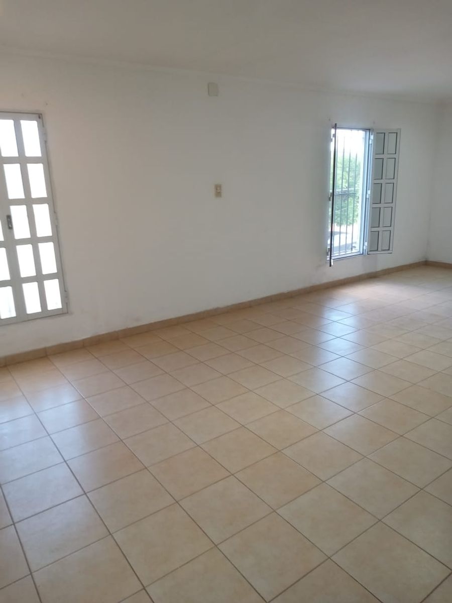 Alquiler Planta Alta con cochera Barrio San Martin