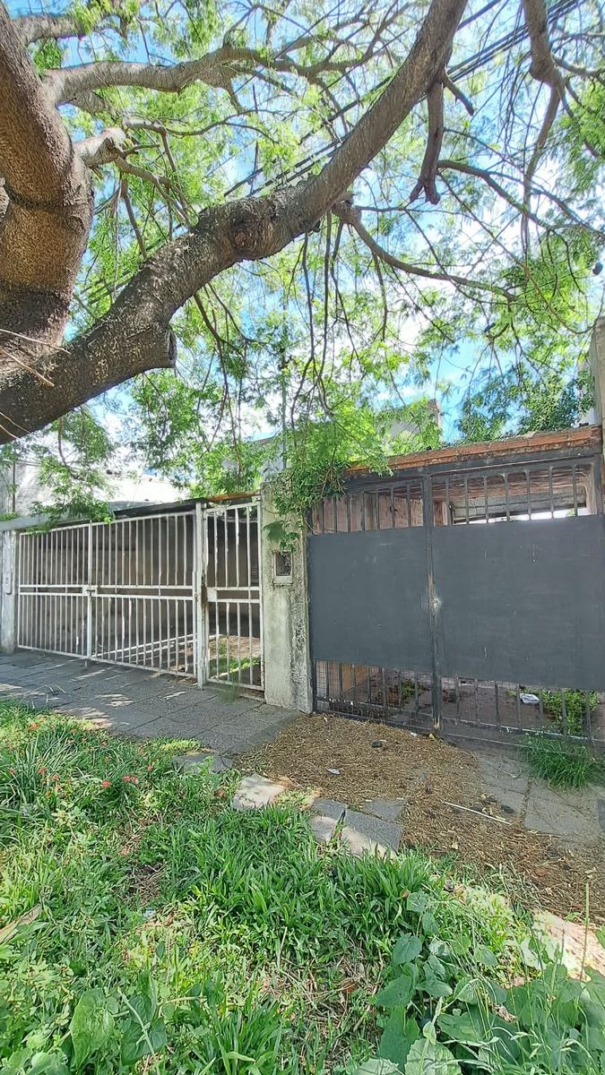 CASA A DEMOLER / TERRENO EN MARIA SELVA