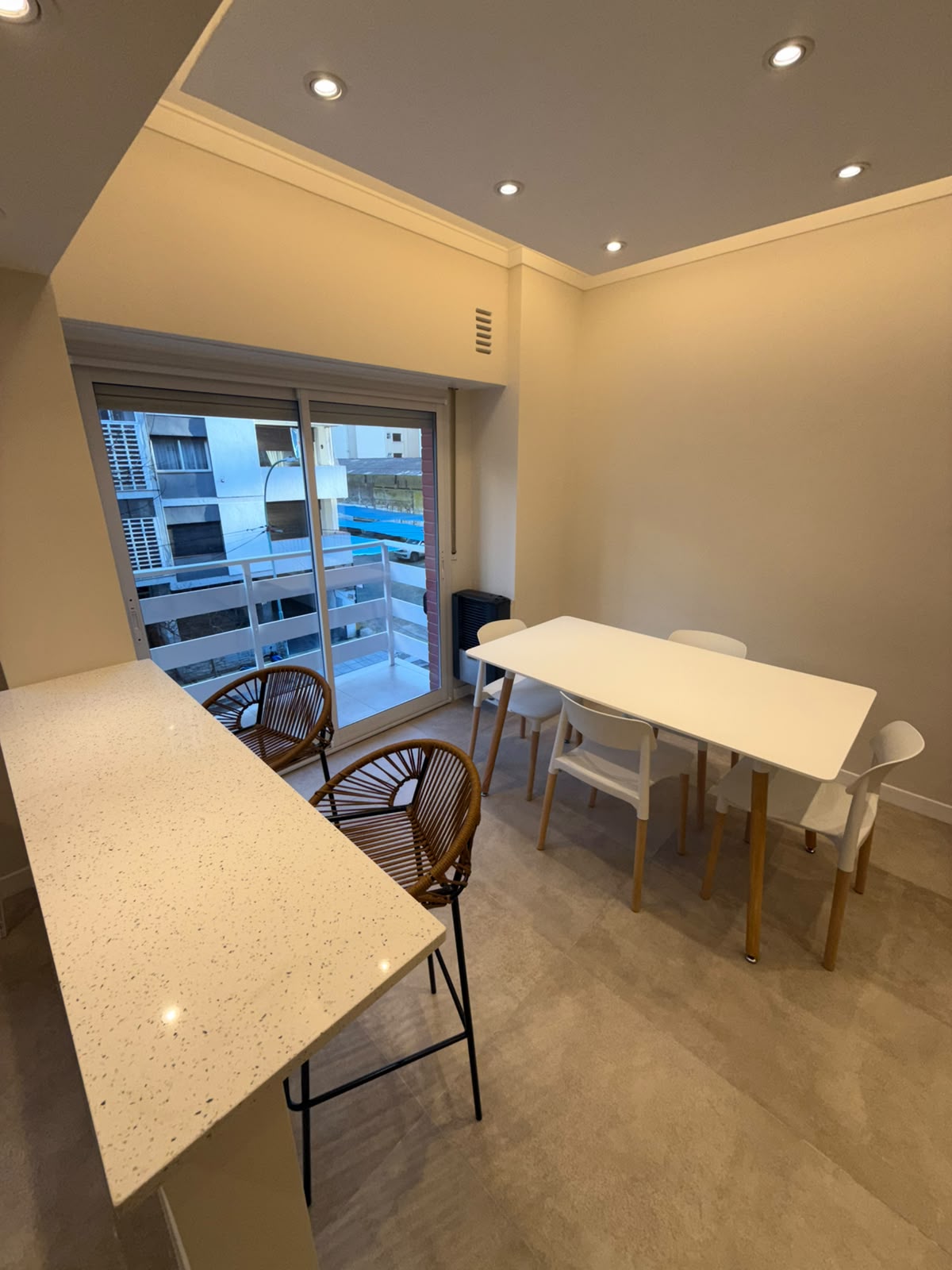 Departamento 2 Ambientes al Frente con Balcon