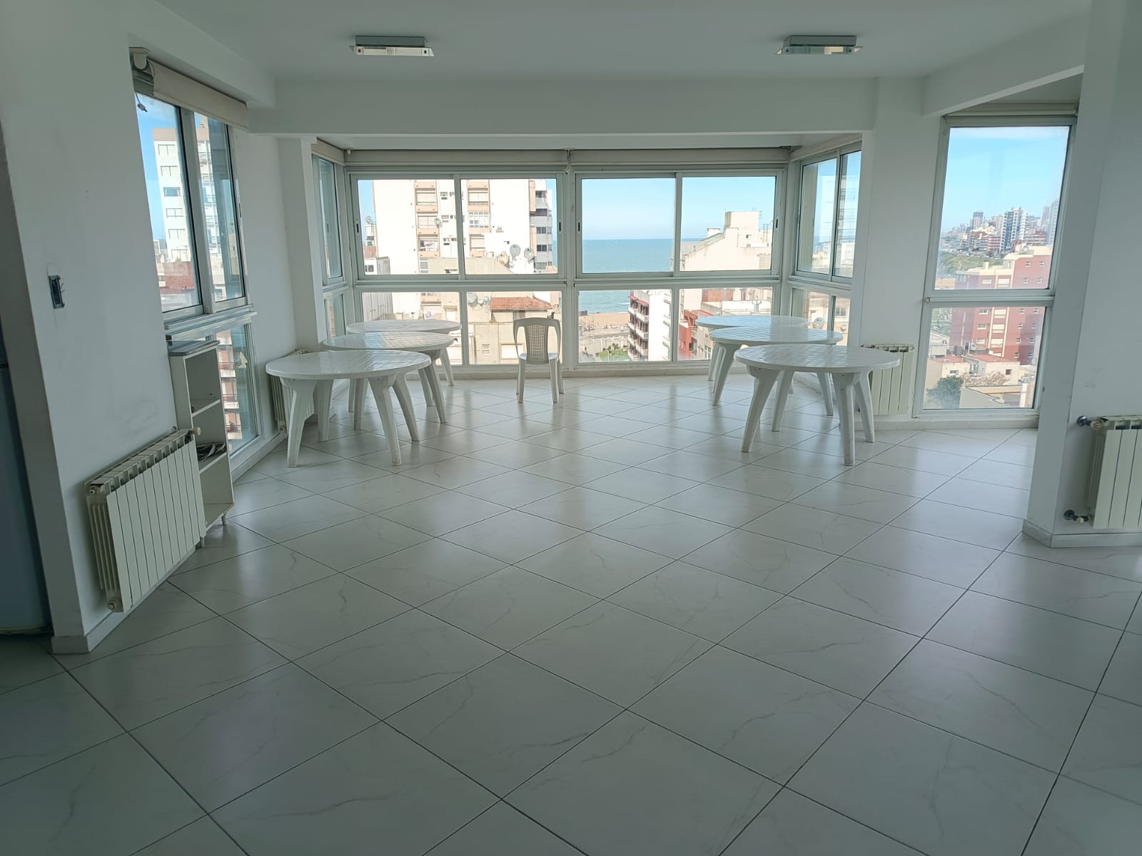2 ambientes, Edificio de Categoría