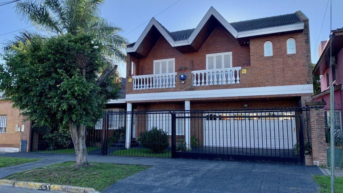 Chalet 6 Ambientes En Venta En Hermosa Zona - Sevillano Negocios Inmobiliarios