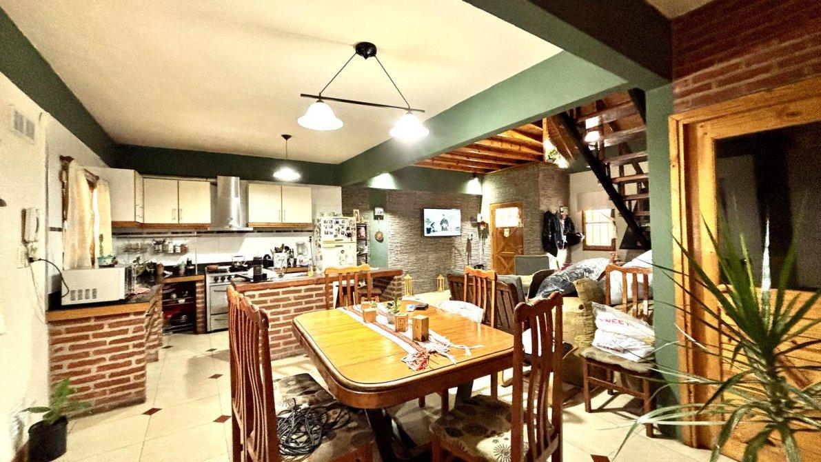 Casa 4 ambientes en venta con garage y jardin, ACEPTA PERMUTA DE MENOR VALOR